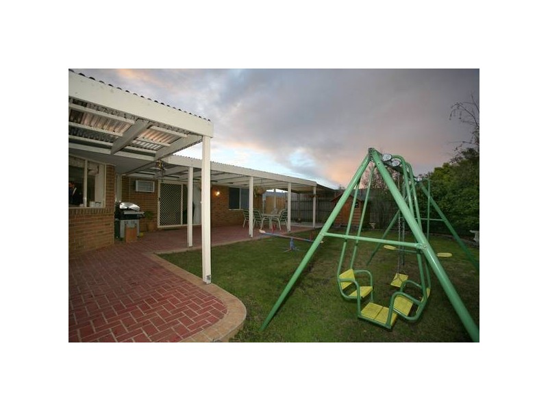 8 Jenny Court, Cranbourne North VIC 3977