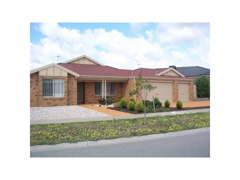 38 Pevensey Drive, Narre Warren South VIC 3805