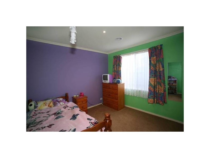 38 Pevensey Drive, Narre Warren South VIC 3805