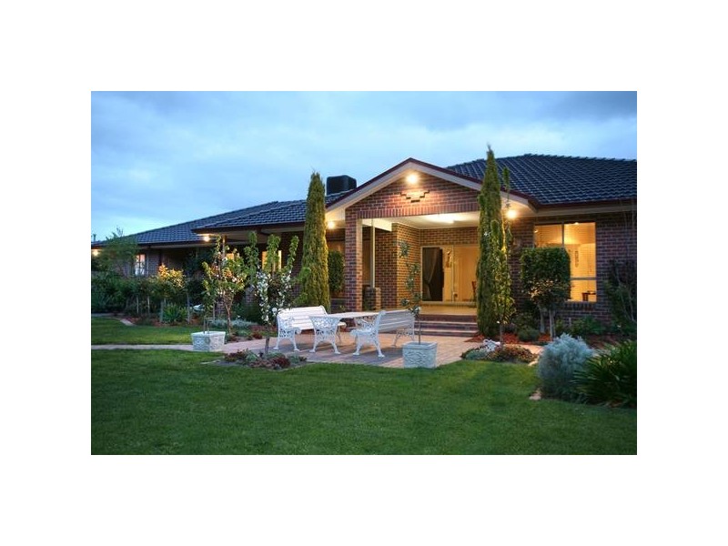 5 Galloway Drive, Narre Warren South VIC 3805