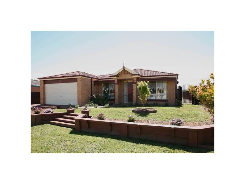 26 Robinswood Parade, Narre Warren South VIC 3805