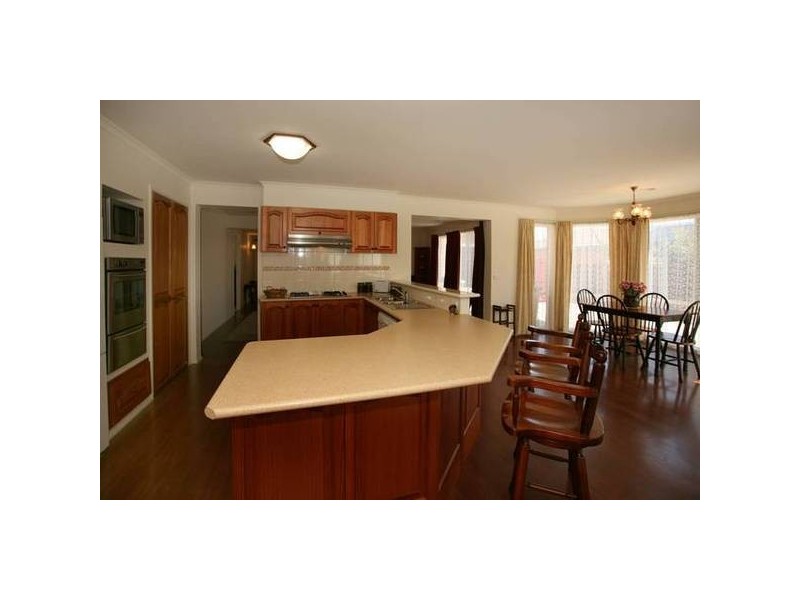 26 Robinswood Parade, Narre Warren South VIC 3805