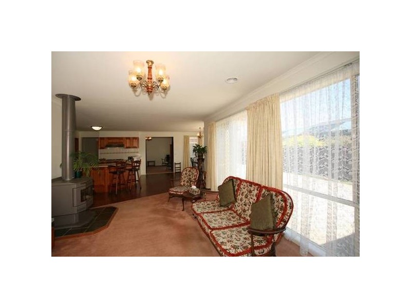 26 Robinswood Parade, Narre Warren South VIC 3805