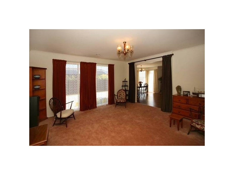 26 Robinswood Parade, Narre Warren South VIC 3805