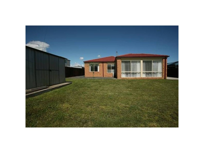 26 Robinswood Parade, Narre Warren South VIC 3805