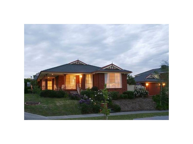 4 Dewdrop Place, Narre Warren South VIC 3805