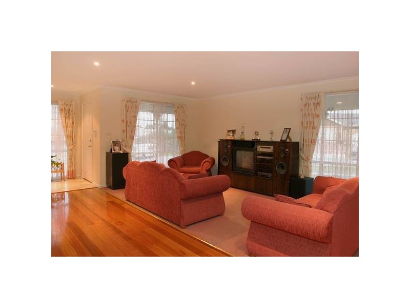 4 Dewdrop Place, Narre Warren South VIC 3805