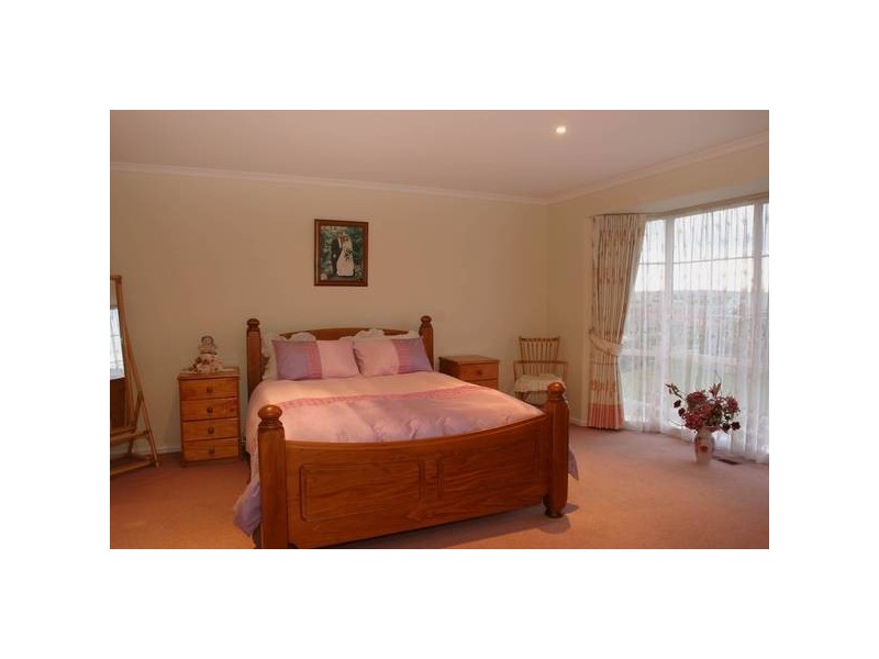 4 Dewdrop Place, Narre Warren South VIC 3805