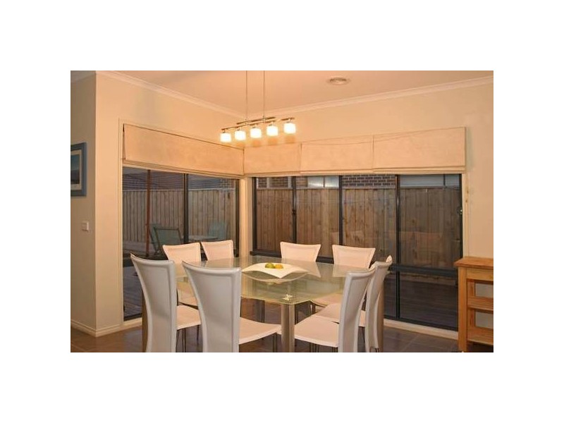 7 Irving Close, Berwick VIC 3806