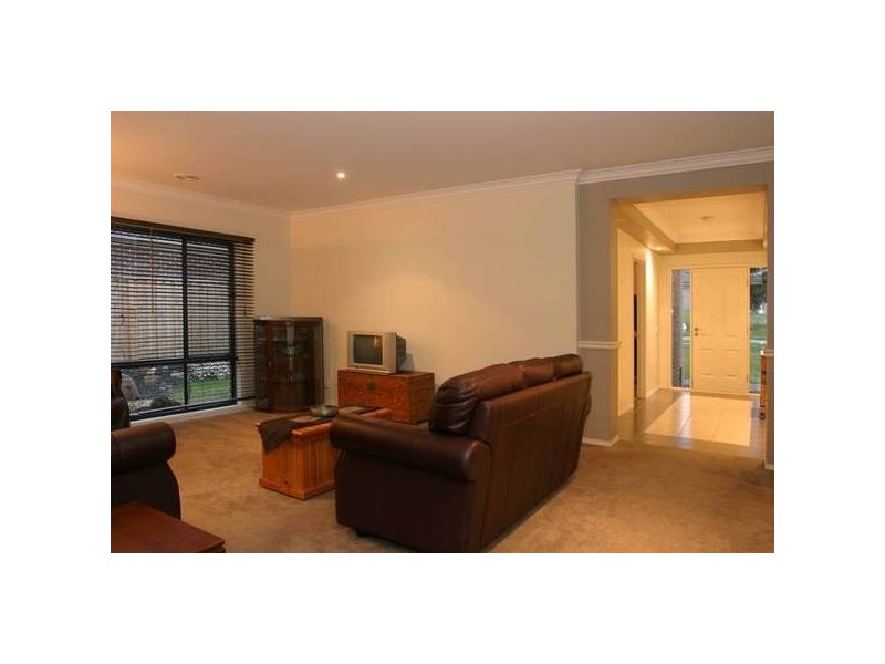 7 Irving Close, Berwick VIC 3806