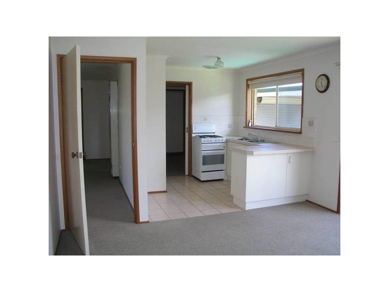 2/57 Josephine Avenue, Narre Warren VIC 3805