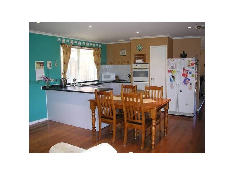 6 Nana Walk, Narre Warren South VIC 3805