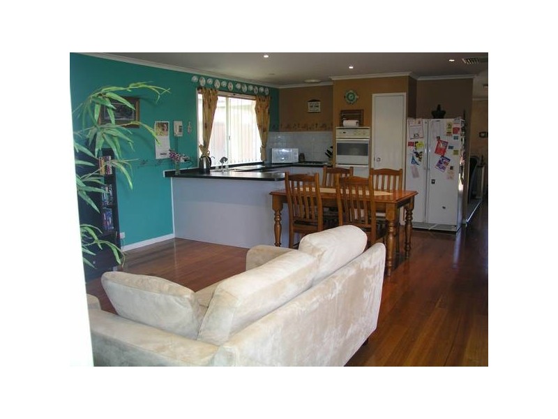 6 Nana Walk, Narre Warren South VIC 3805