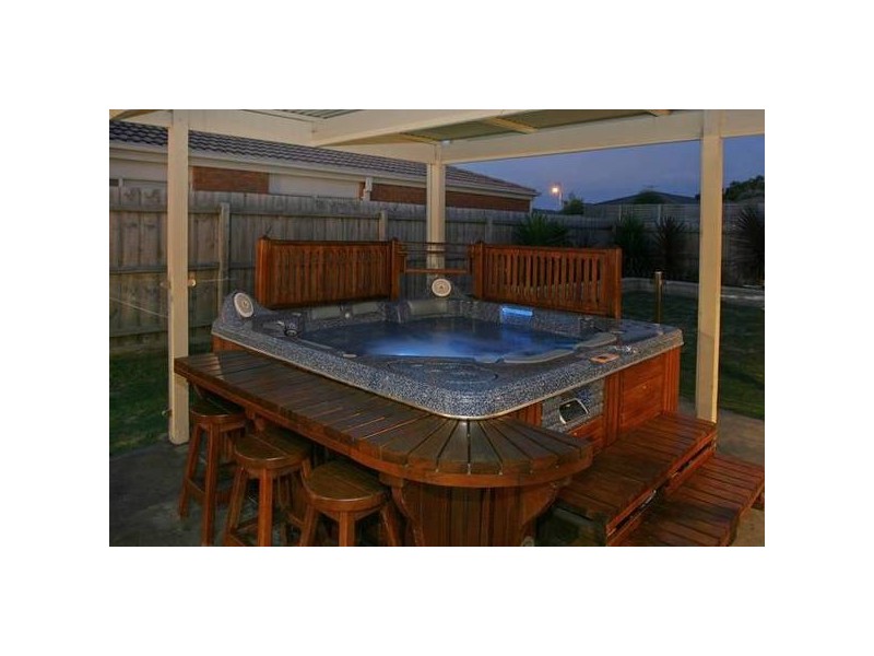 6 Jude Place, Narre Warren South VIC 3805