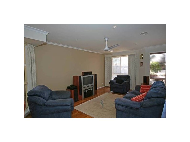 17 Norman Place, Narre Warren VIC 3805