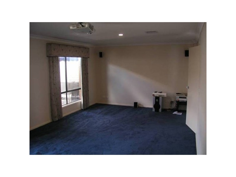 6 Blandford Crescent, Narre Warren South VIC 3805