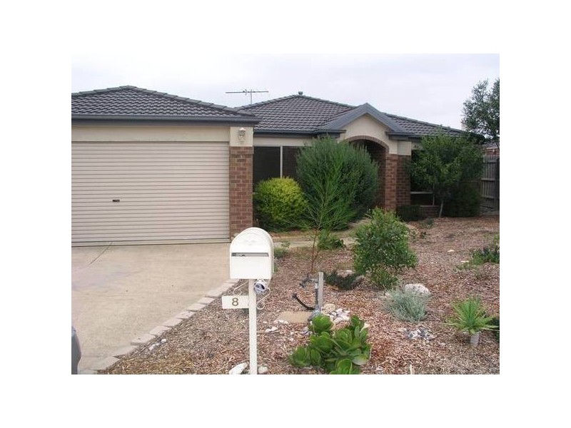 8 Blandford Crescent, Narre Warren South VIC 3805