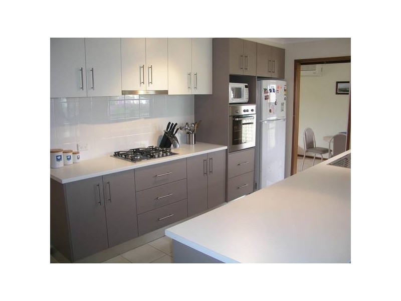 8 Poorinda Rise, Narre Warren VIC 3805