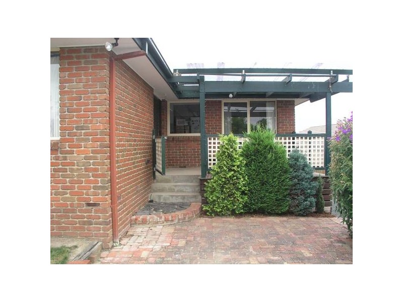 8 Poorinda Rise, Narre Warren VIC 3805