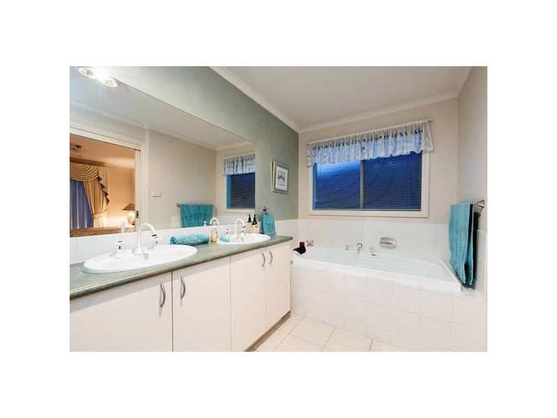 1 Cherry Tree Lane, Narre Warren VIC 3805