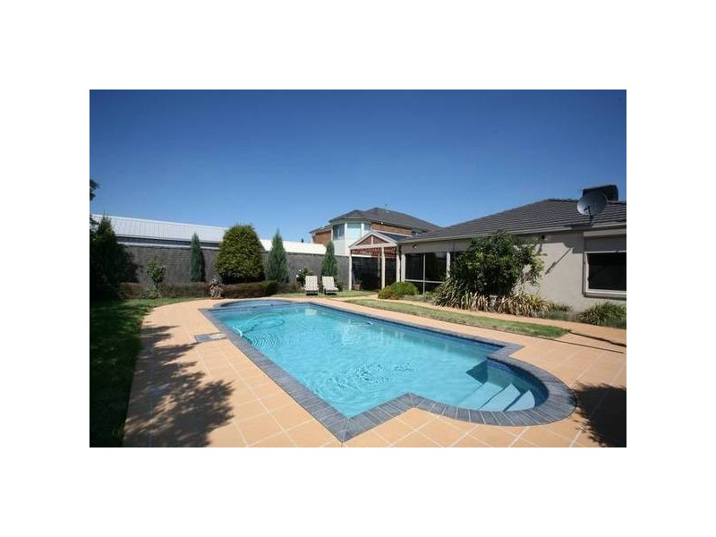 26 Scarborough Drive, Narre Warren South VIC 3805