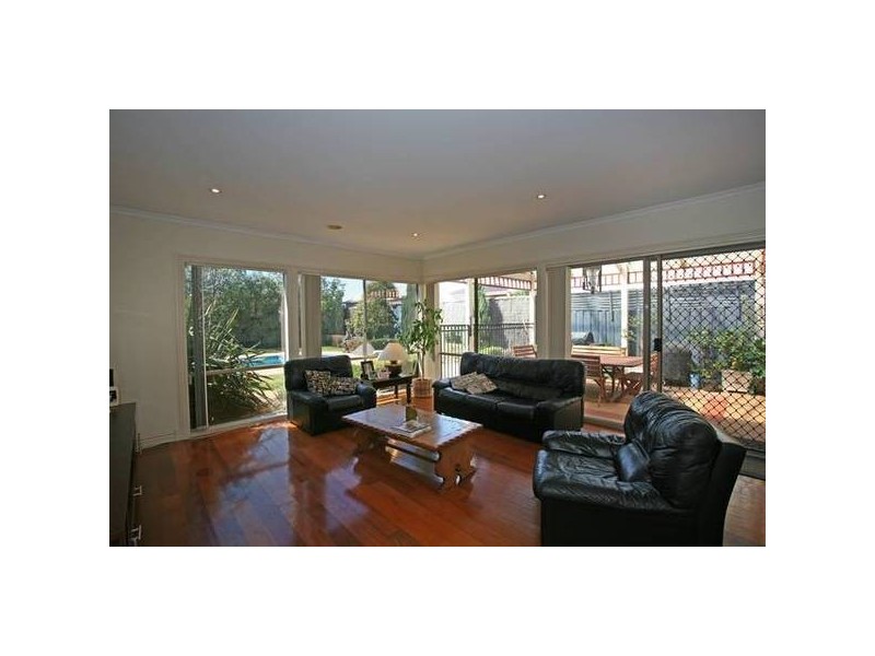 26 Scarborough Drive, Narre Warren South VIC 3805