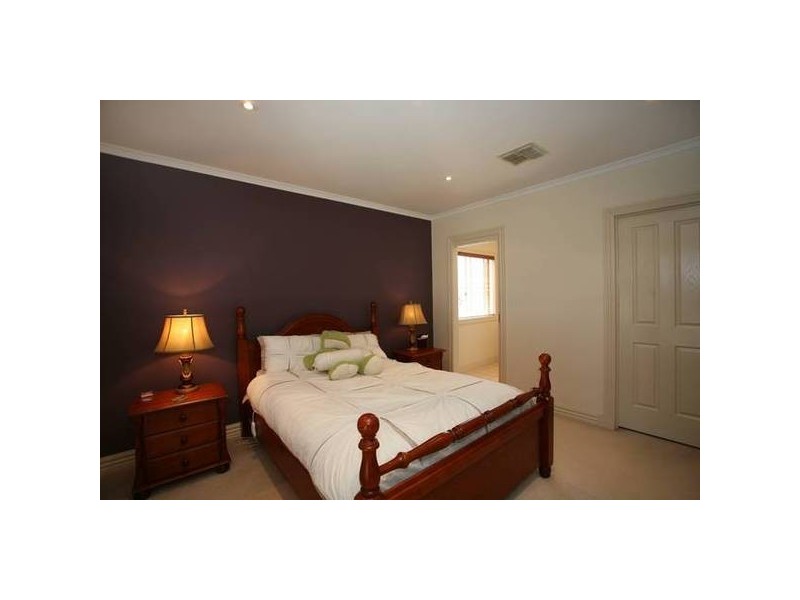 26 Scarborough Drive, Narre Warren South VIC 3805