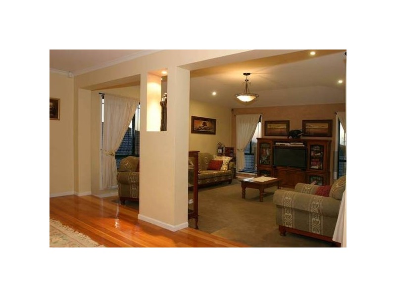 18 Diamond Court, Narre Warren North VIC 3804