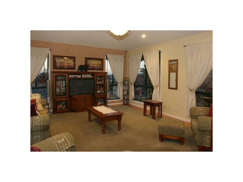 18 Diamond Court, Narre Warren North VIC 3804