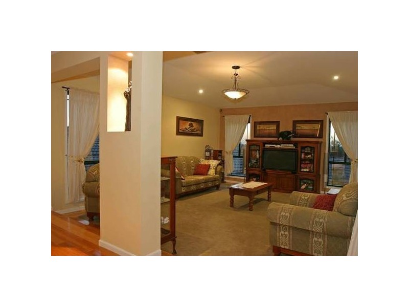 18 Diamond Court, Narre Warren North VIC 3804