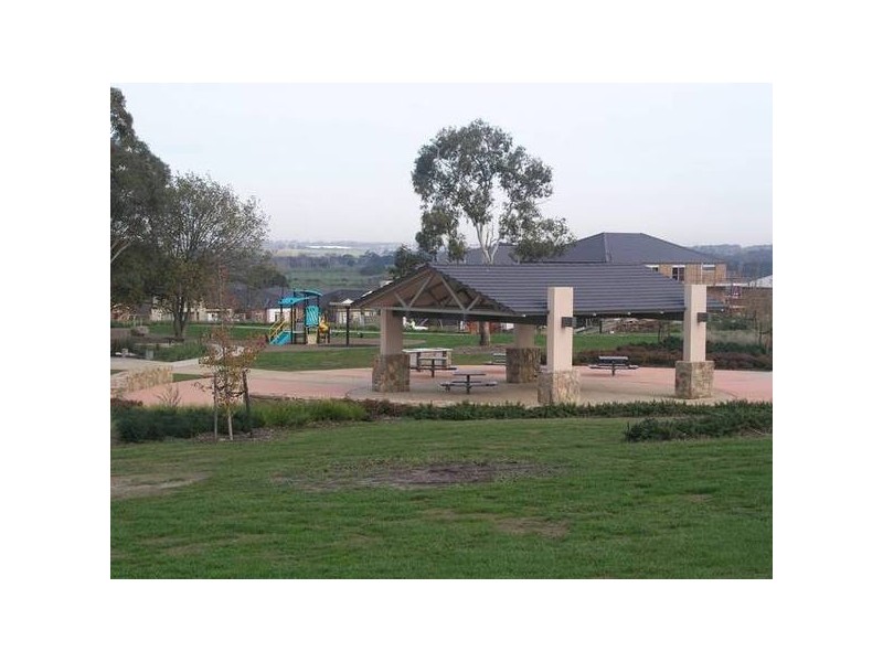 385 Glenview Rise (The Chase), Berwick VIC 3806