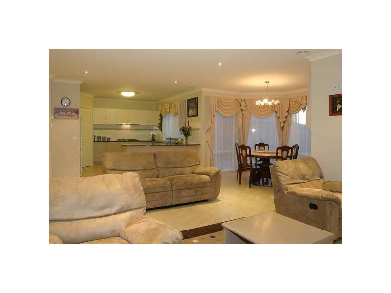 11 Cashmere Crescent, Berwick VIC 3806