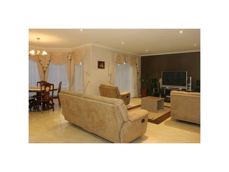 11 Cashmere Crescent, Berwick VIC 3806