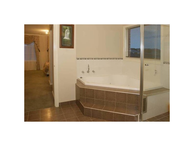 11 Cashmere Crescent, Berwick VIC 3806