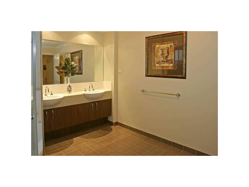 11 Cashmere Crescent, Berwick VIC 3806