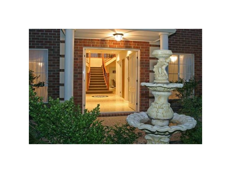 11 Cashmere Crescent, Berwick VIC 3806