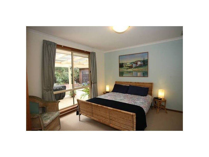 9 Henlow Rise, Hallam VIC 3803