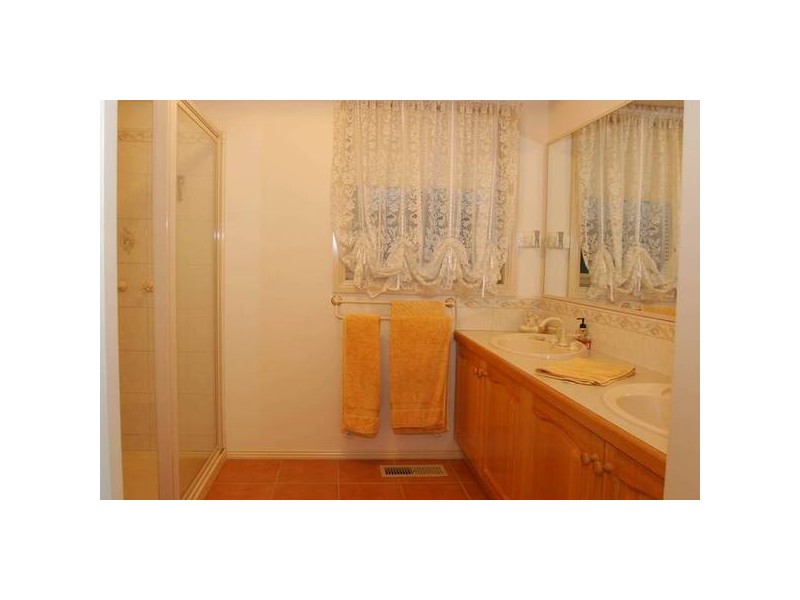 1 The Elms, Narre Warren VIC 3805