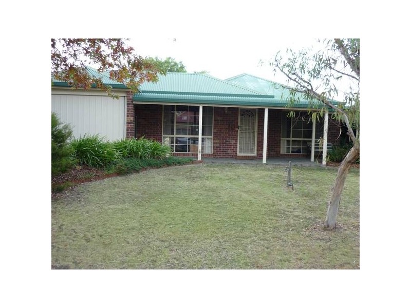 9 Nullica Court, Berwick VIC 3806