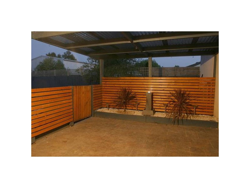 4 Samantha Crescent, Cranbourne North VIC 3977