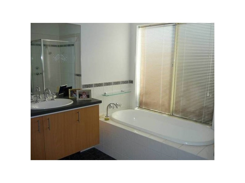 27 Napier Way, Narre Warren South VIC 3805