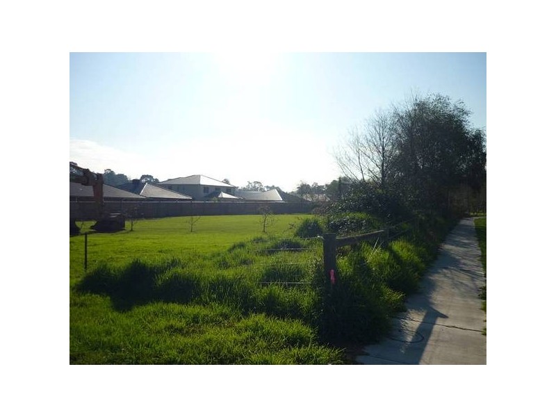 4 Robinson Road, Narre Warren North VIC 3804