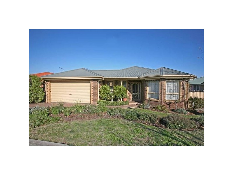 28 Earlsfield Drive, Berwick VIC 3806