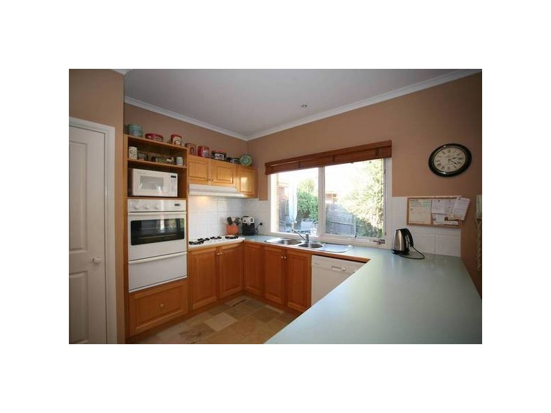 28 Earlsfield Drive, Berwick VIC 3806