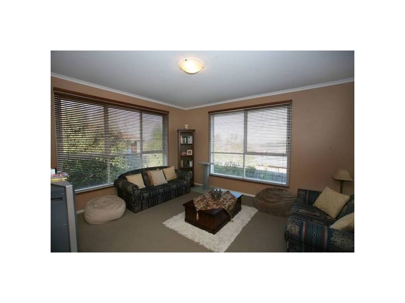 28 Earlsfield Drive, Berwick VIC 3806