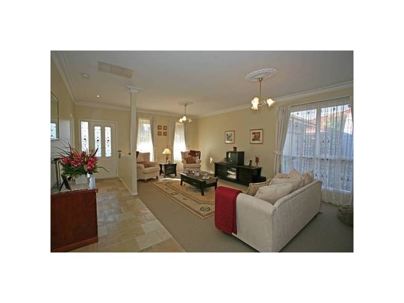 28 Earlsfield Drive, Berwick VIC 3806