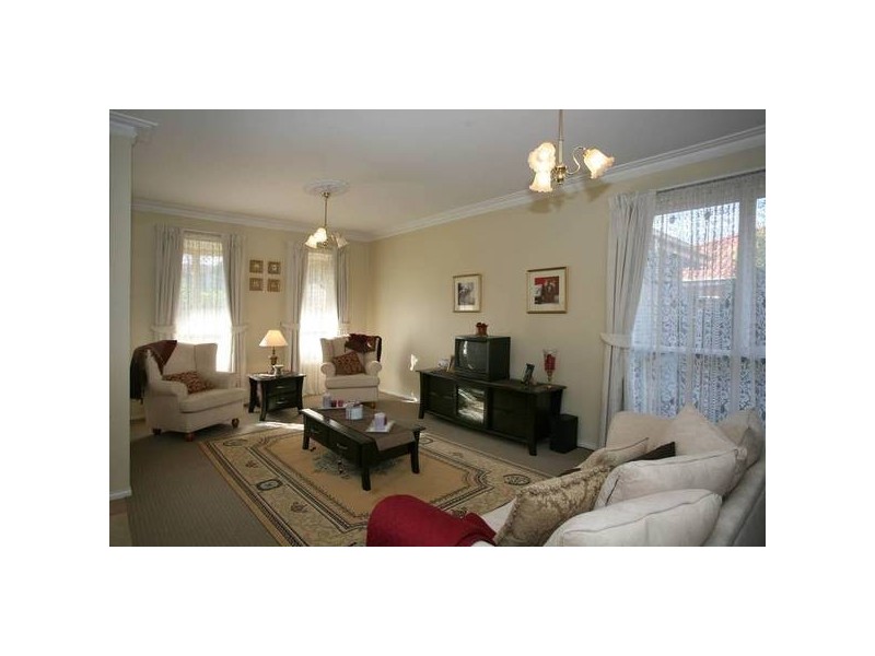 28 Earlsfield Drive, Berwick VIC 3806