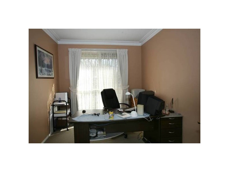 28 Earlsfield Drive, Berwick VIC 3806