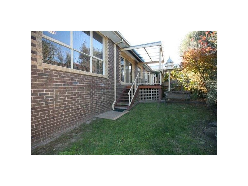 28 Earlsfield Drive, Berwick VIC 3806