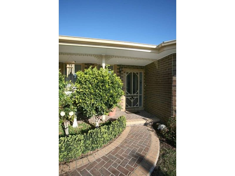 28 Earlsfield Drive, Berwick VIC 3806